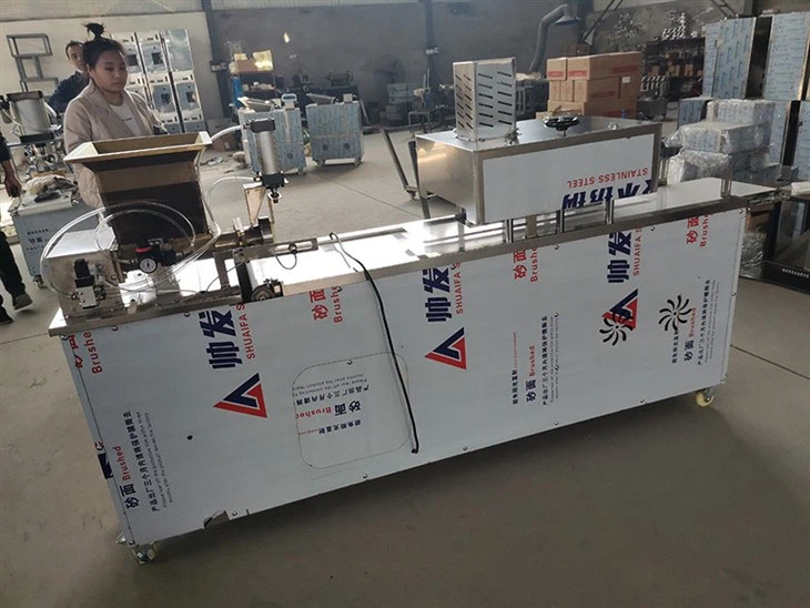 Handwork Imitative Rice Ball Cutting And Rolling Machine